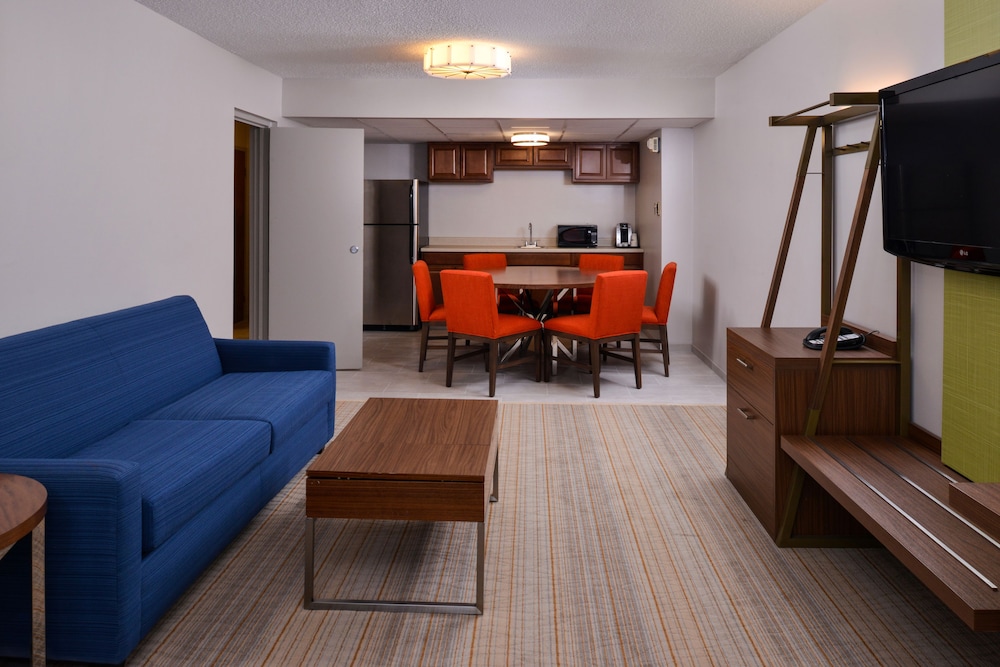 Suite, 1 Bedroom - Photo 6