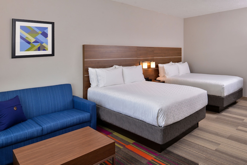 Suite, 2 Queen Beds (Walk-In Shower) photo 3