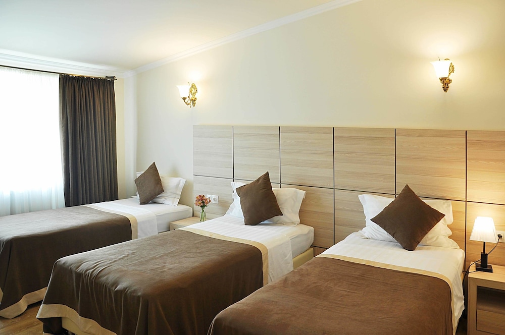 Classic Triple Room photo 1