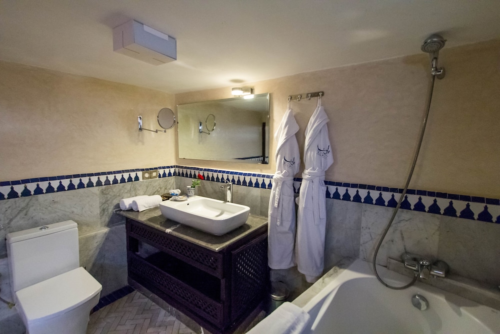 Twin Room, Private Bathroom photo 3