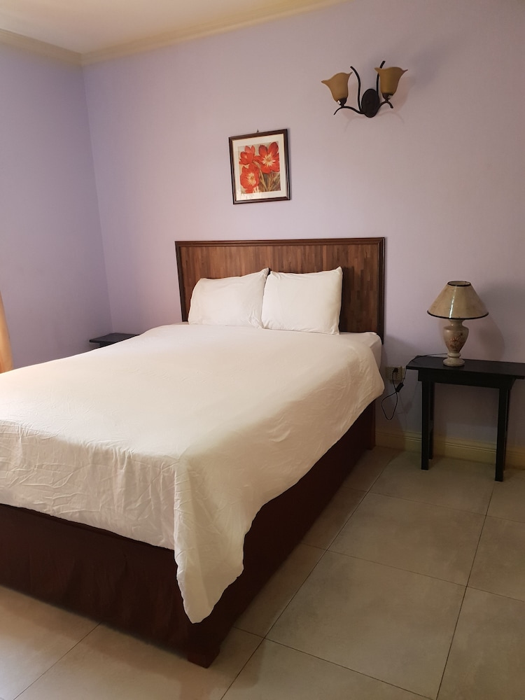 Chambre Économique, 1 grand lit, accès piscine, vue ville