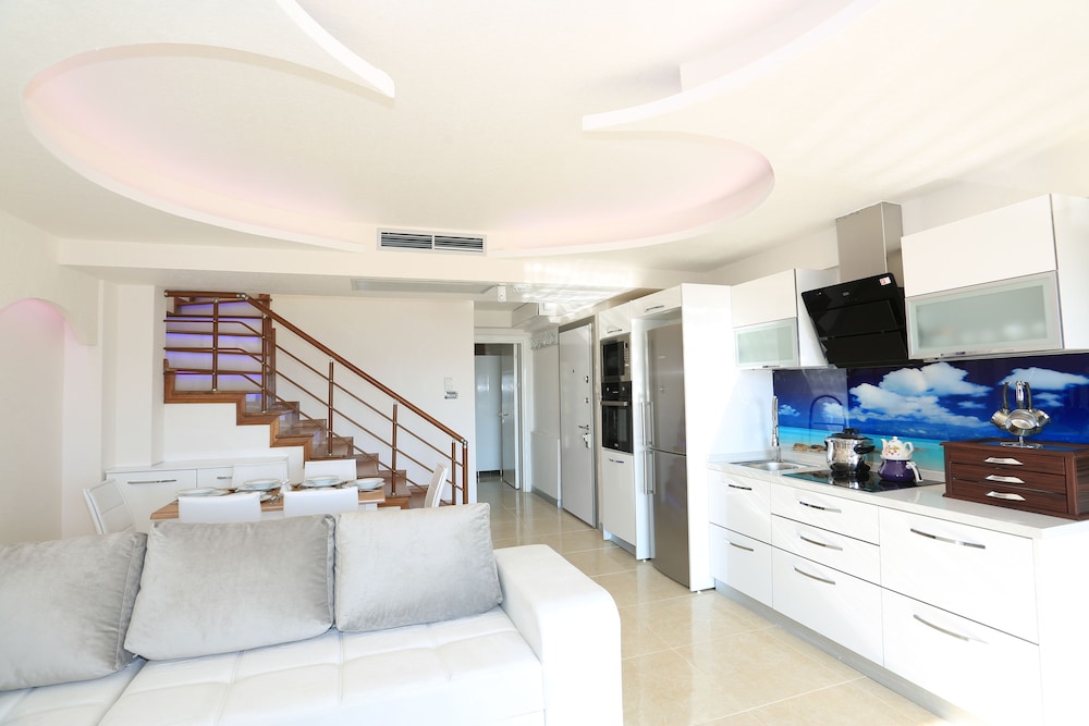 Suite (Penthouse) photo 3