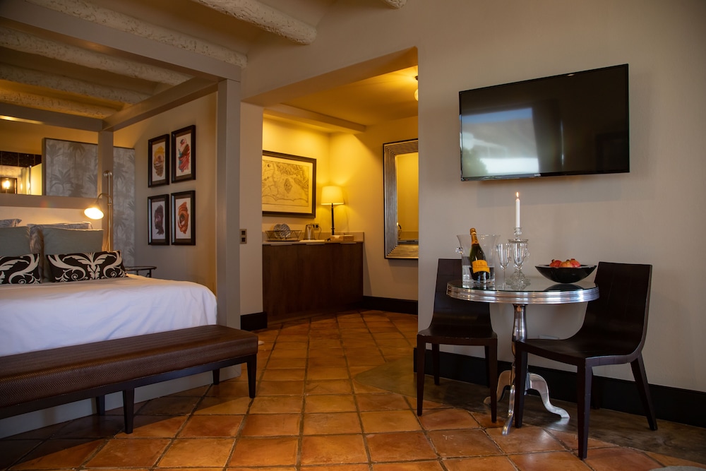 Suite 4 photo 3