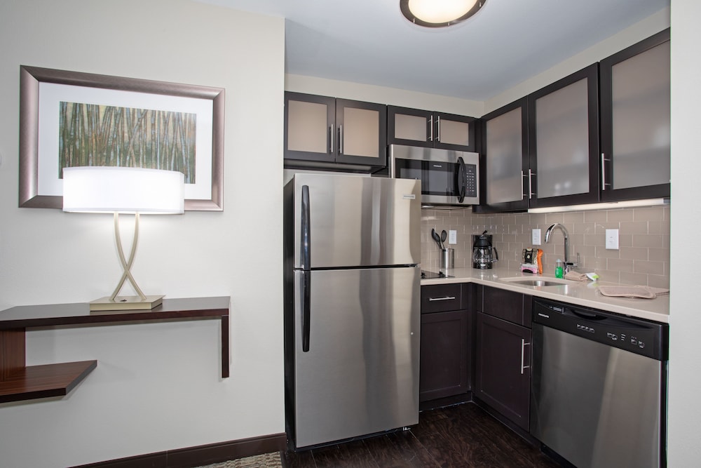 Studio Suite, 1 Queen Bed, Kitchen photo 1