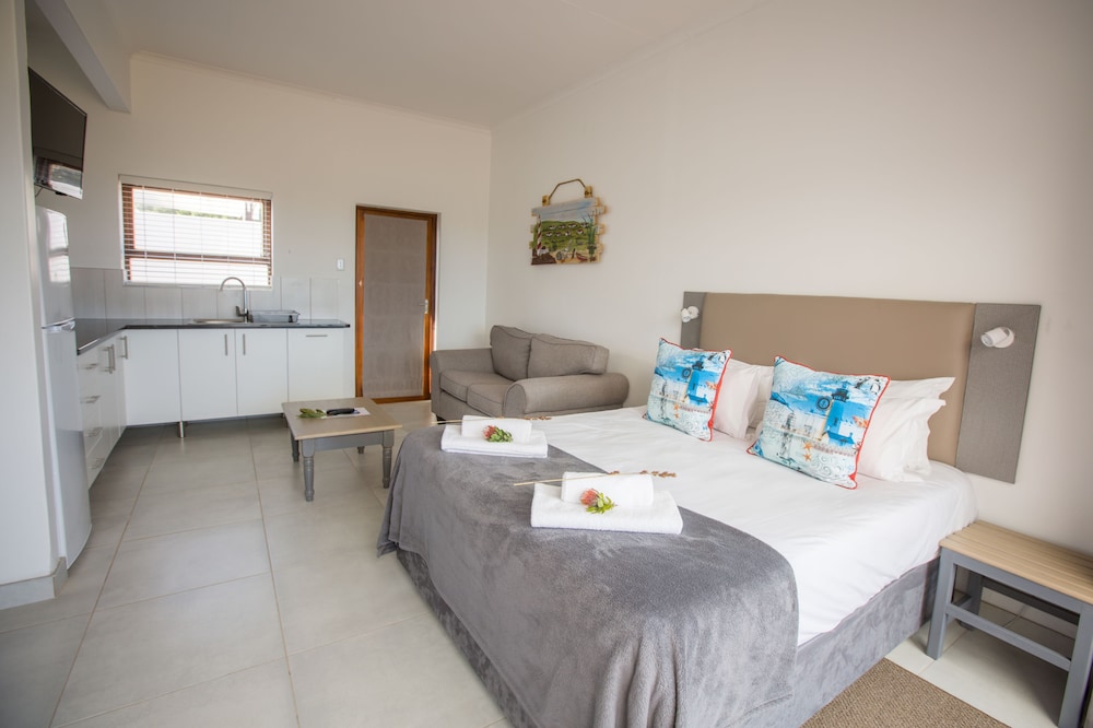 Basic Villa photo 1