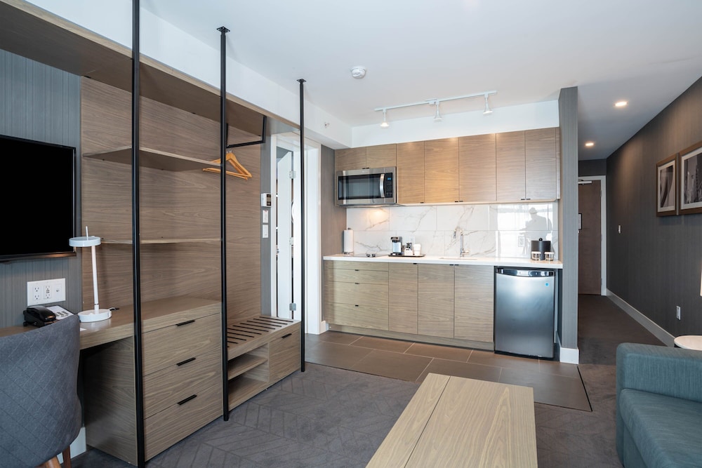 Signature Suite, 1 King Bed with Sofa bed, Kitchenette