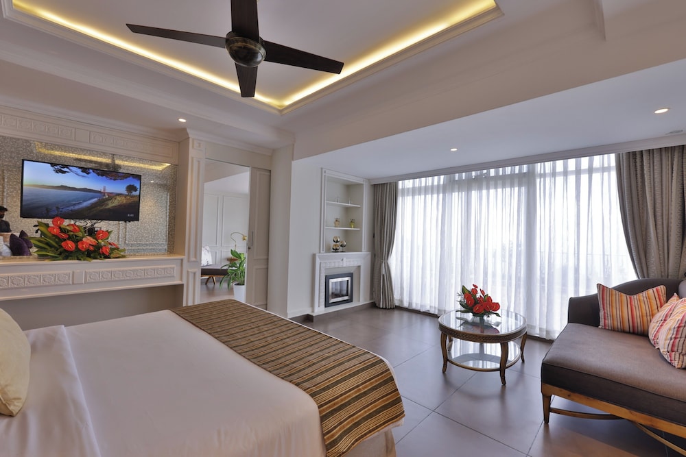 Wild Orchid Suite with Private Terrace and Mountain view