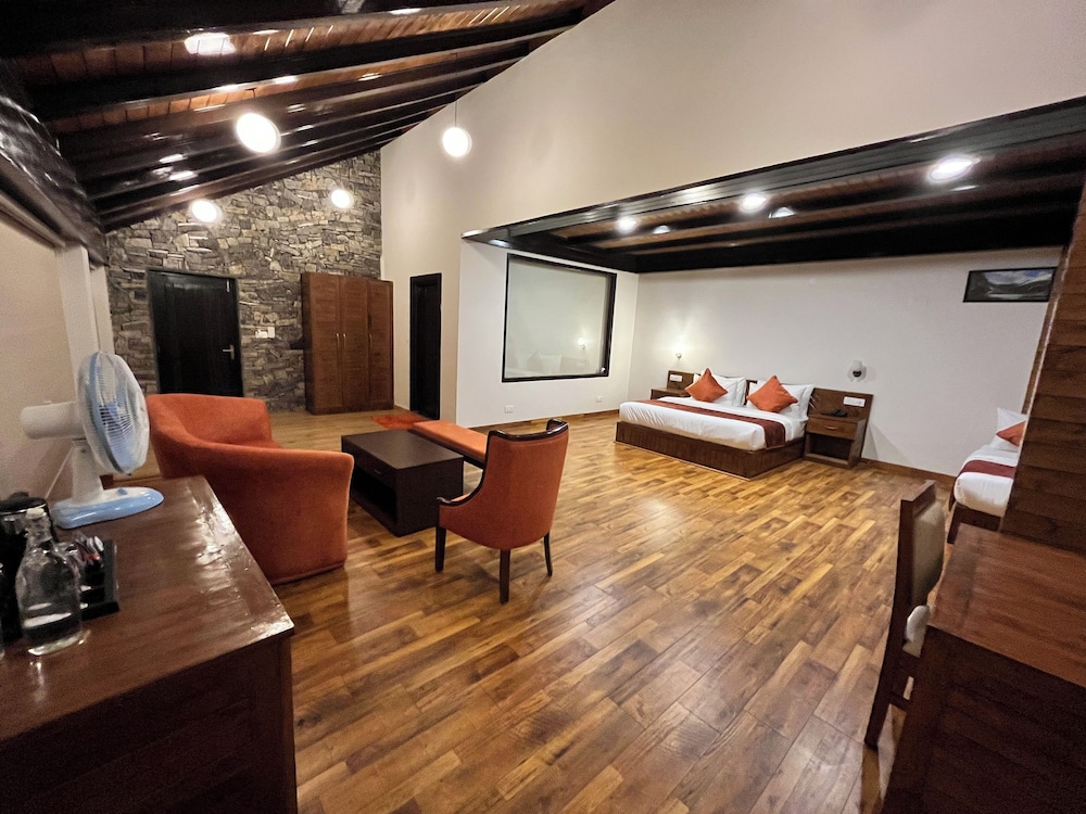 Deluxe Room, 1 King Bed, Mountain View