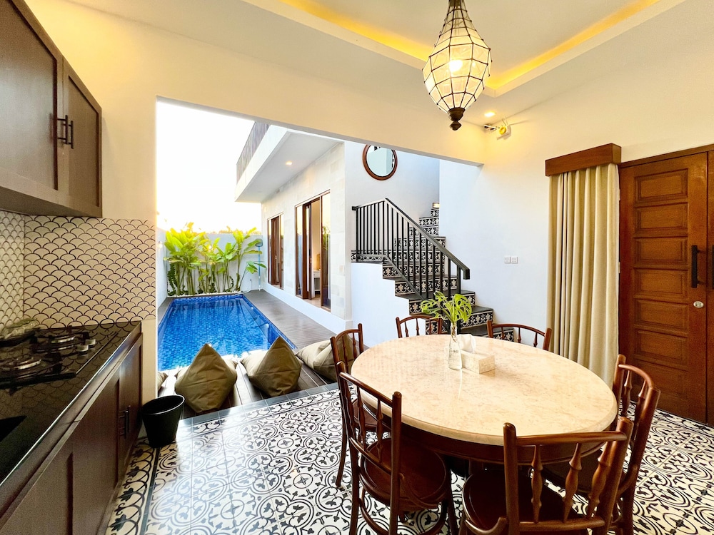 Basic Villa photo 2