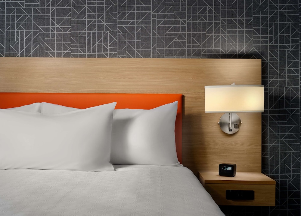 Suite, 1 King Bed, Accessible, Non Smoking (Hearing) - Photo 5