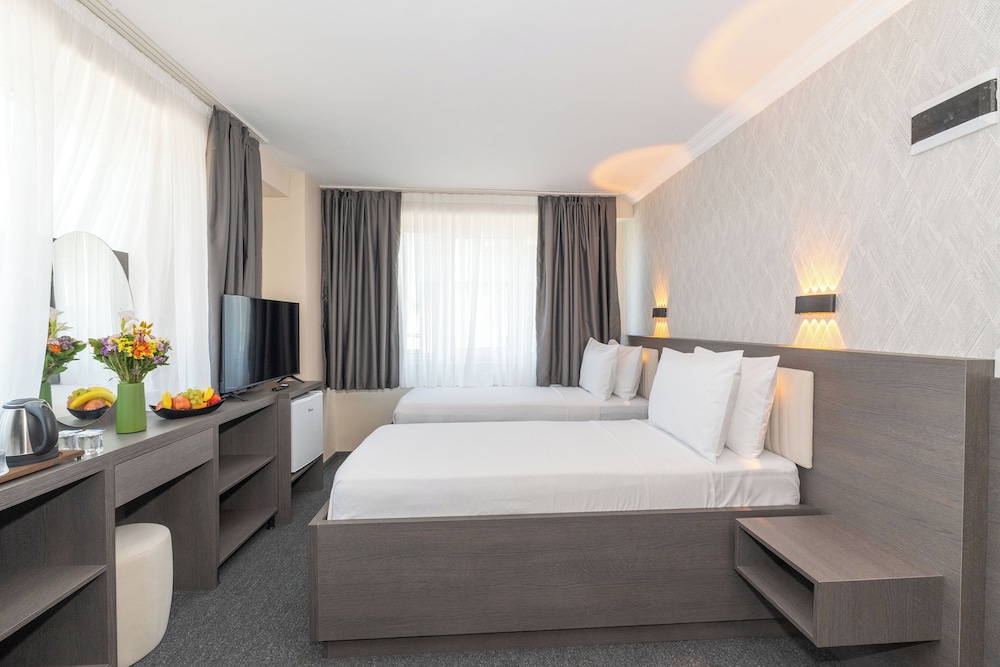 Standard Twin Room, City View photo 2