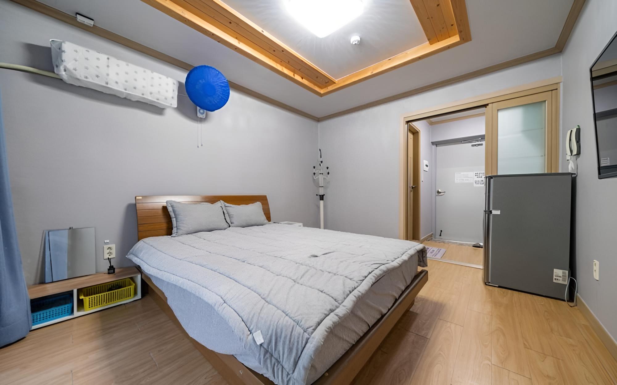 Room (Room 203) - Photo 4