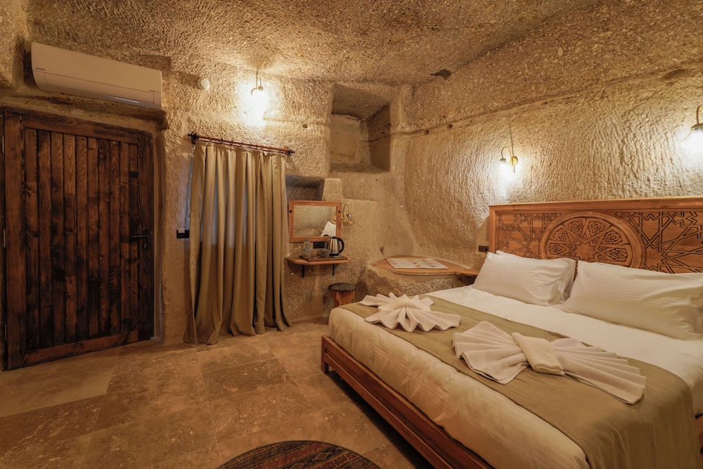 Deluxe Suite - Photo 7