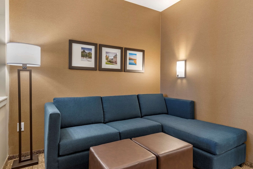 Suite, Multiple Beds, Accessible, Non Smoking (Accessible Tub) - Photo 2