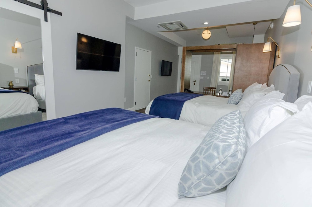 Suite, 2 Queen Beds, Non Smoking - Photo 3