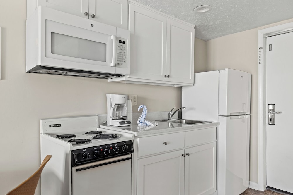 Studio Kitchen Two Double Beds w/ Sofa Sleeper Beach Front Groundfloor photo 2