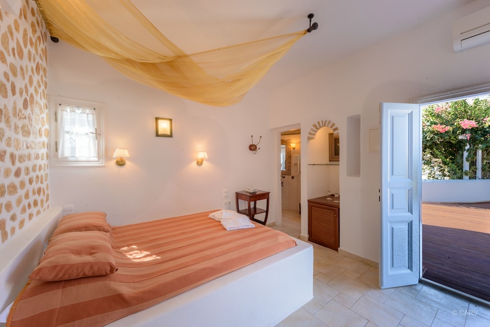 Family Suite, 2 Bedrooms, Pool View photo 3