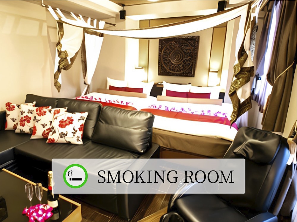 Large Twin Room, Smoking