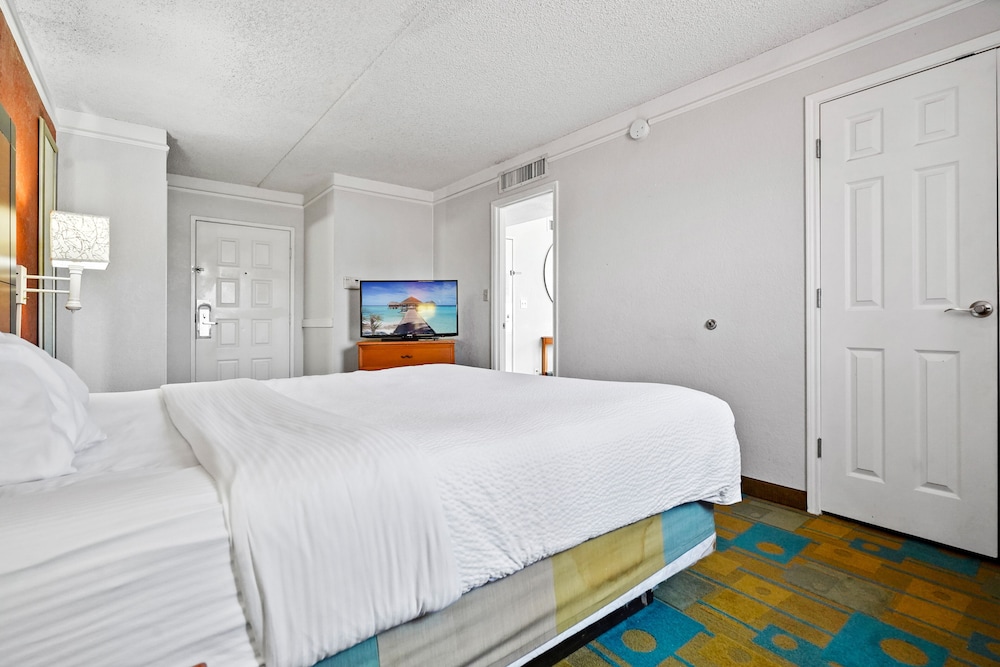 Deluxe Room, 1 King Bed, Non Smoking - Photo 2