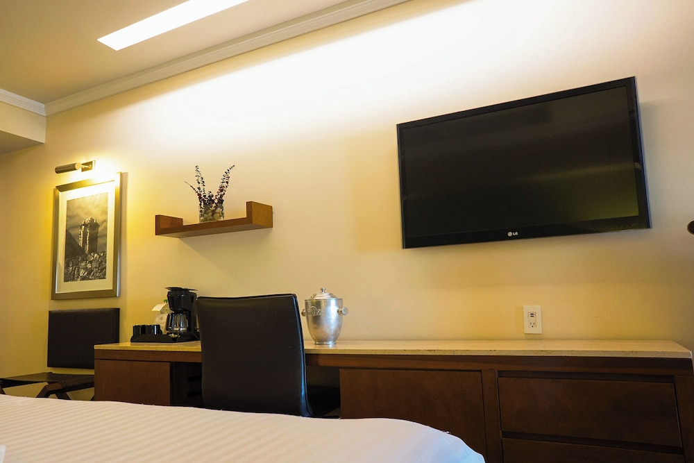 Basic Room, 2 Double Beds - Photo 2