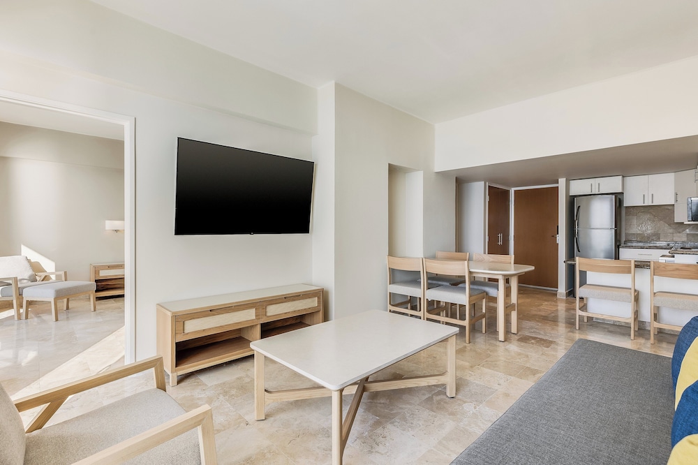 Villa Master Suite - Photo 5