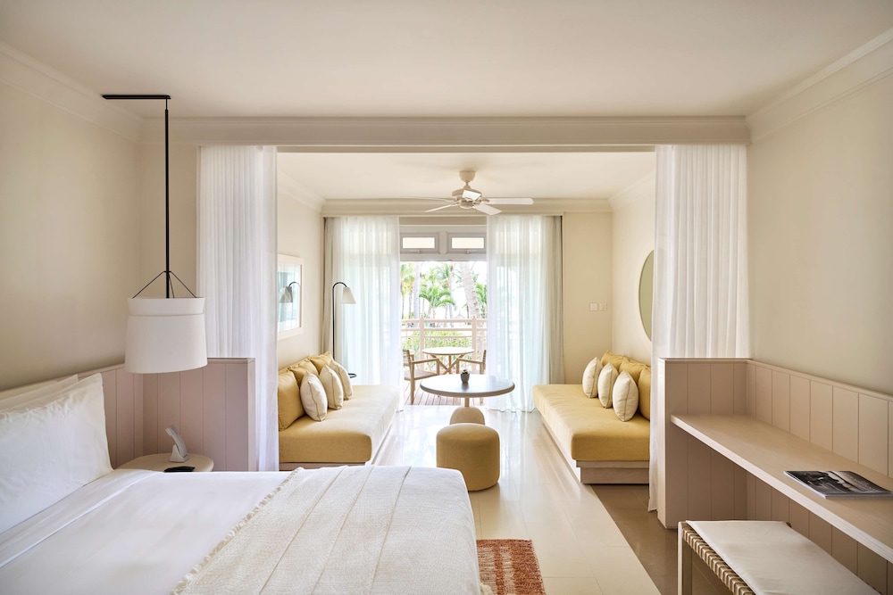 Family Suite (120sqm, King Bed & Twin Bed)