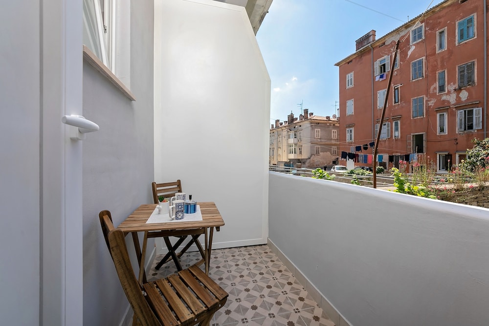 Superior Double or Twin Room, City View - Photo 18