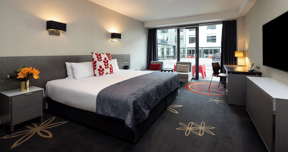 Premium Room, 1 King Bed, Courtyard View - Photo 2