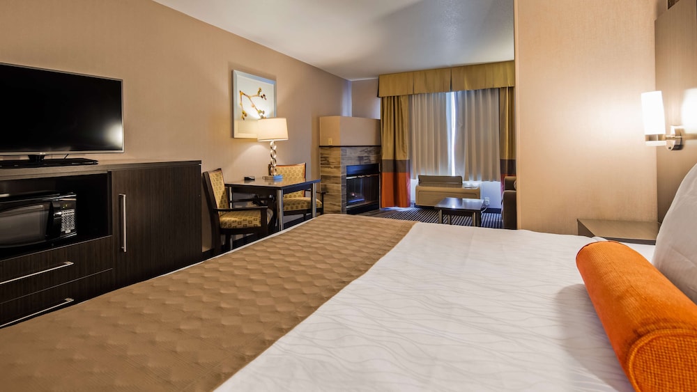 Suite, 1 King Bed, Non Smoking, Jetted Tub - Photo 1