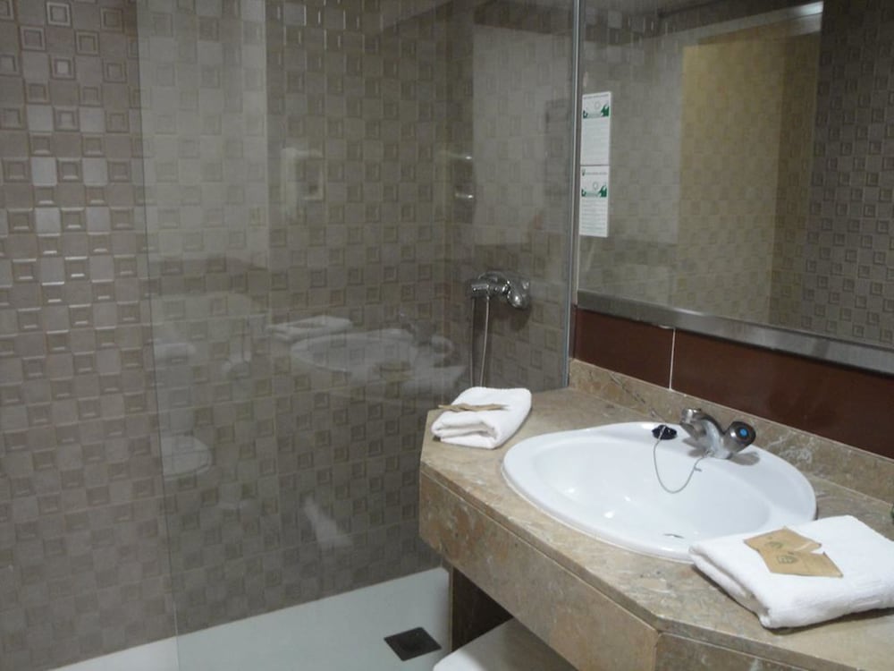 Standard Double or Twin Room, Balcony - Photo 4