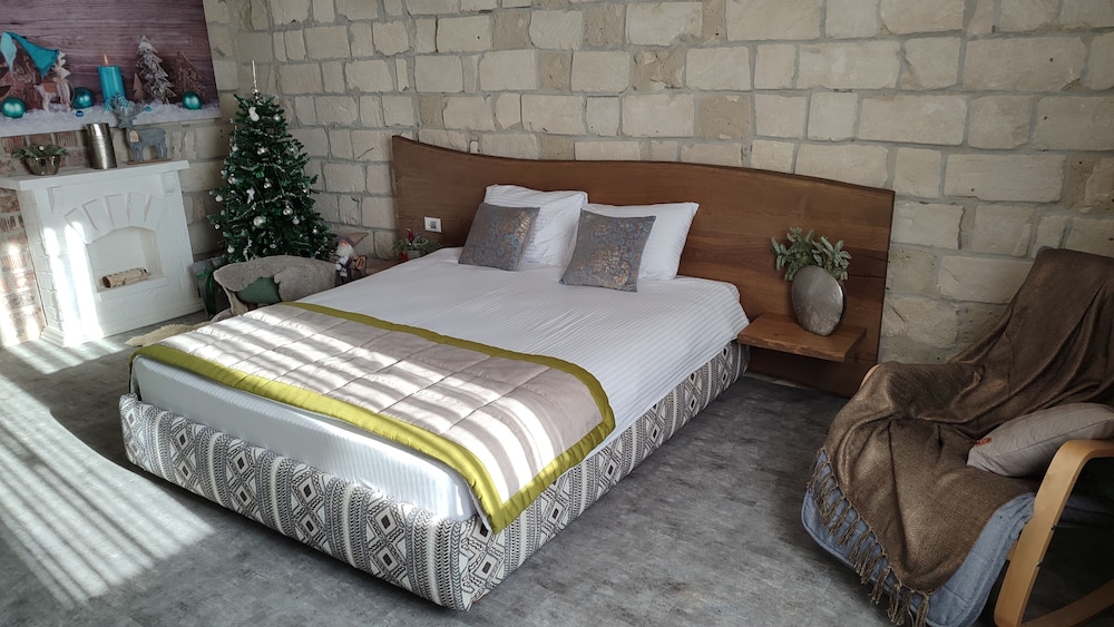 Family Room, 1 Queen Bed with Sofa bed, City View