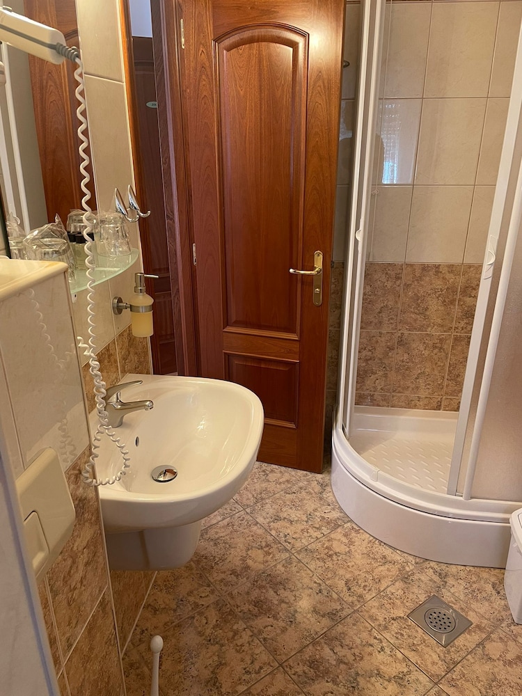 Basic Double or Twin Room photo 2