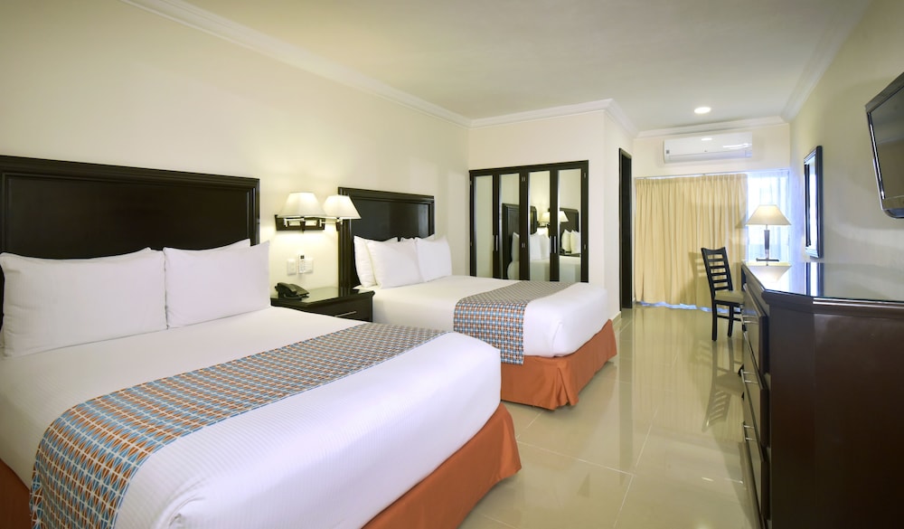 Standard Room, 2 Double Beds photo 2