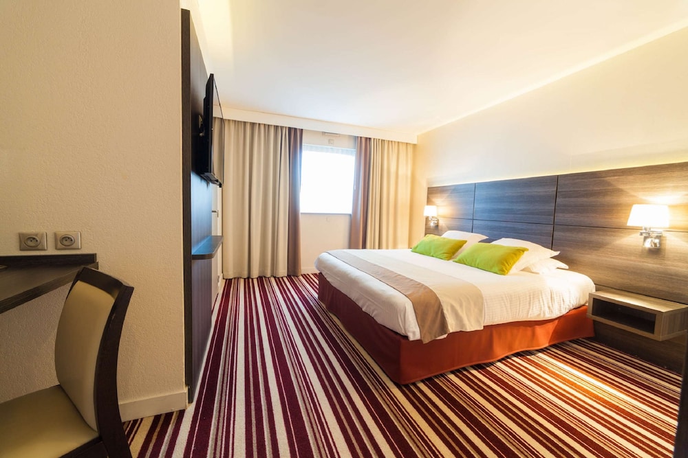 Standard Room, 1 King Bed - Photo 3
