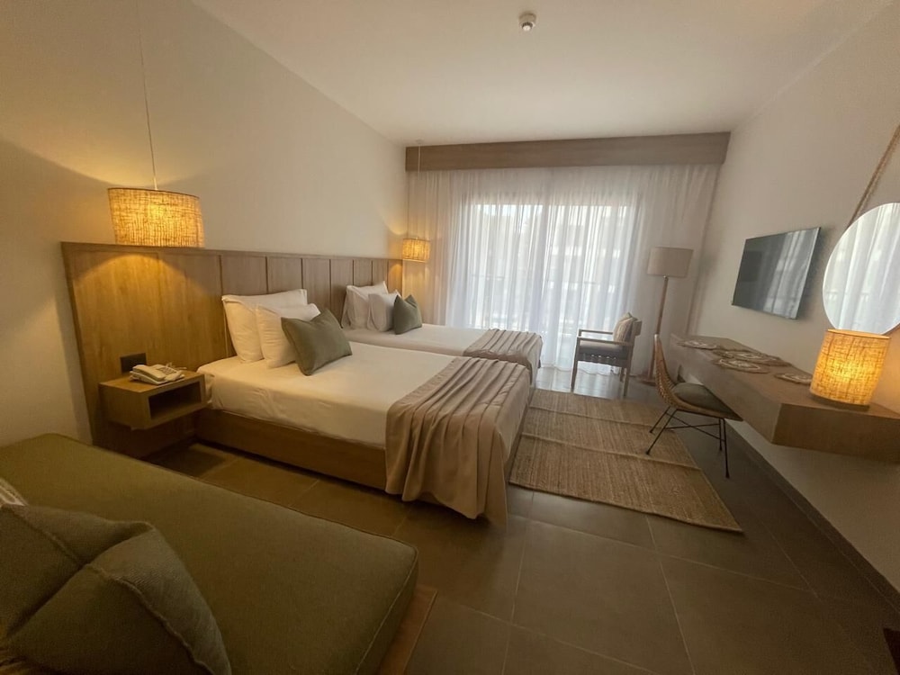 Superior Room, Garden View (Queen or Twin) photo 3