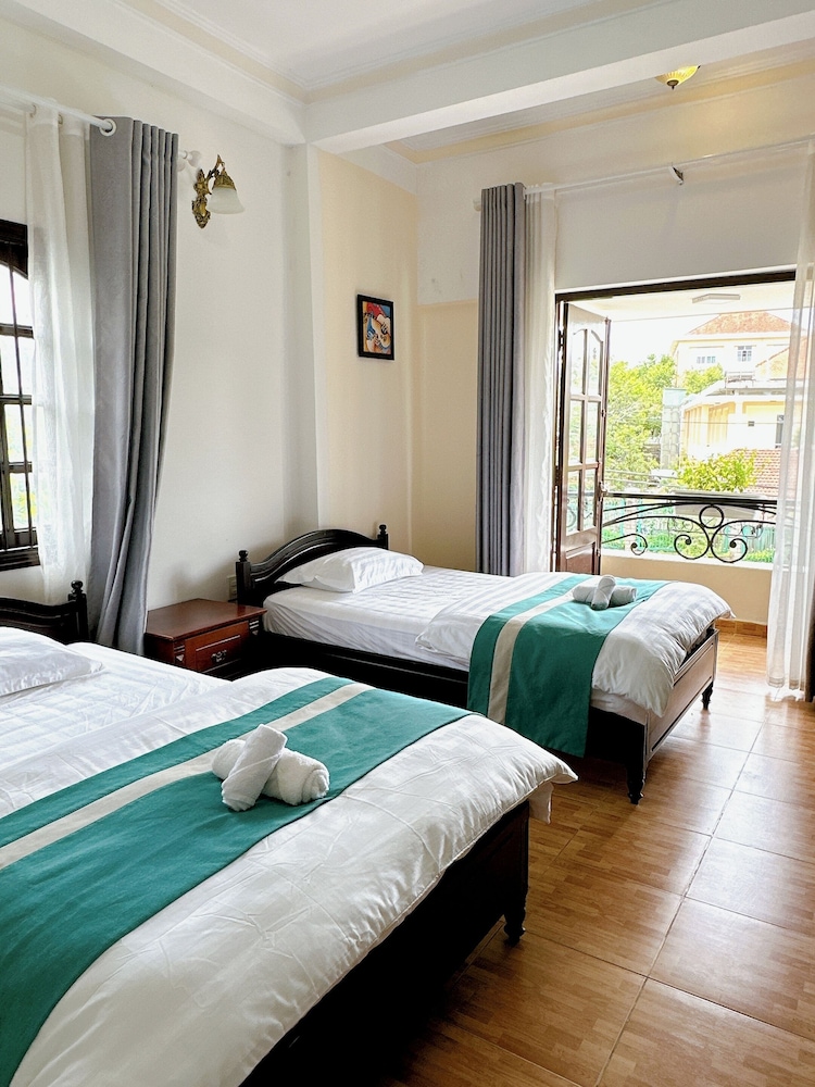 Superior Twin Room, City View