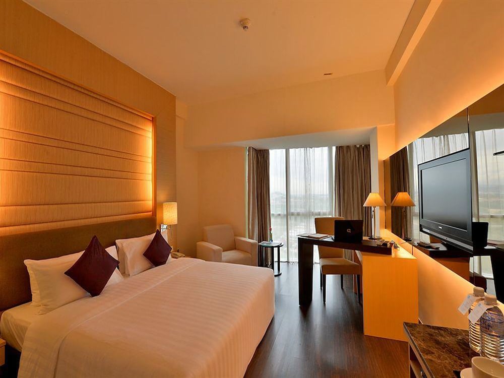 Deluxe King Room - Photo 3