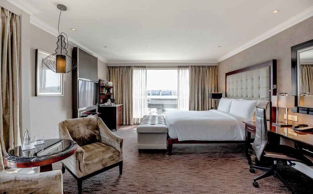 Junior Suite, 1 King Bed - Photo 5
