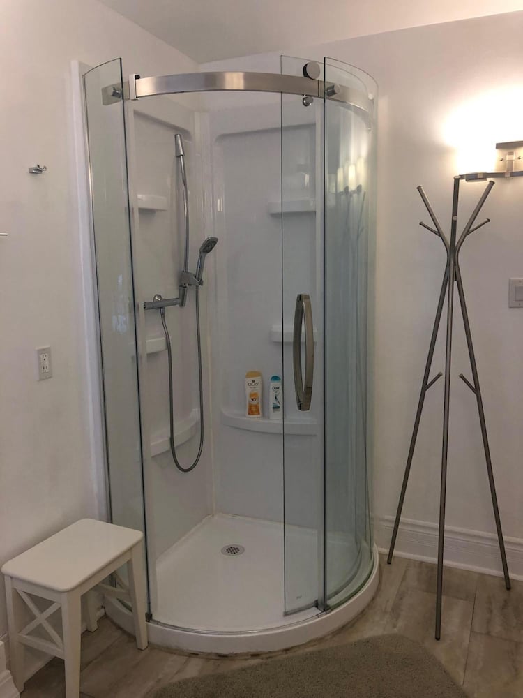 Basic Single Room, 1 Twin Bed, Shared Bathroom photo 3