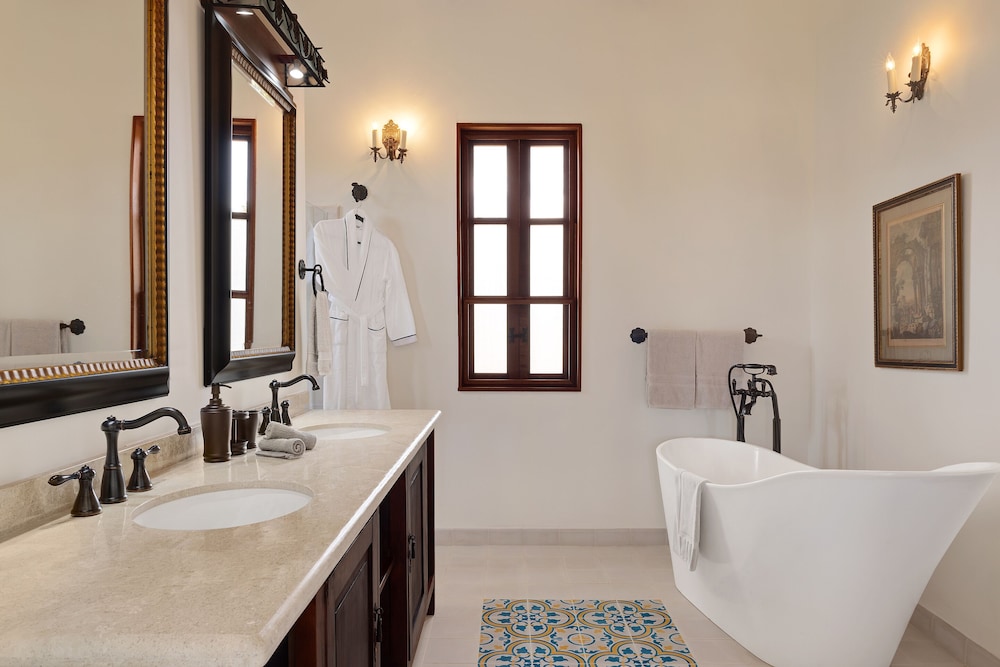 Exclusive Villa, Private Pool, Garden View (2 Bedroom Villa w/ Plunge) photo 3