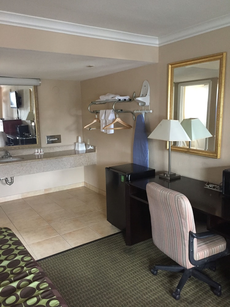 Deluxe Room, Hot Tub photo 3