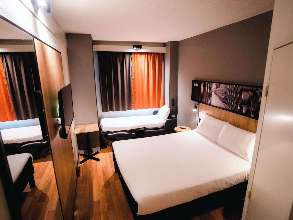 Room, Multiple Beds (New Bedding)