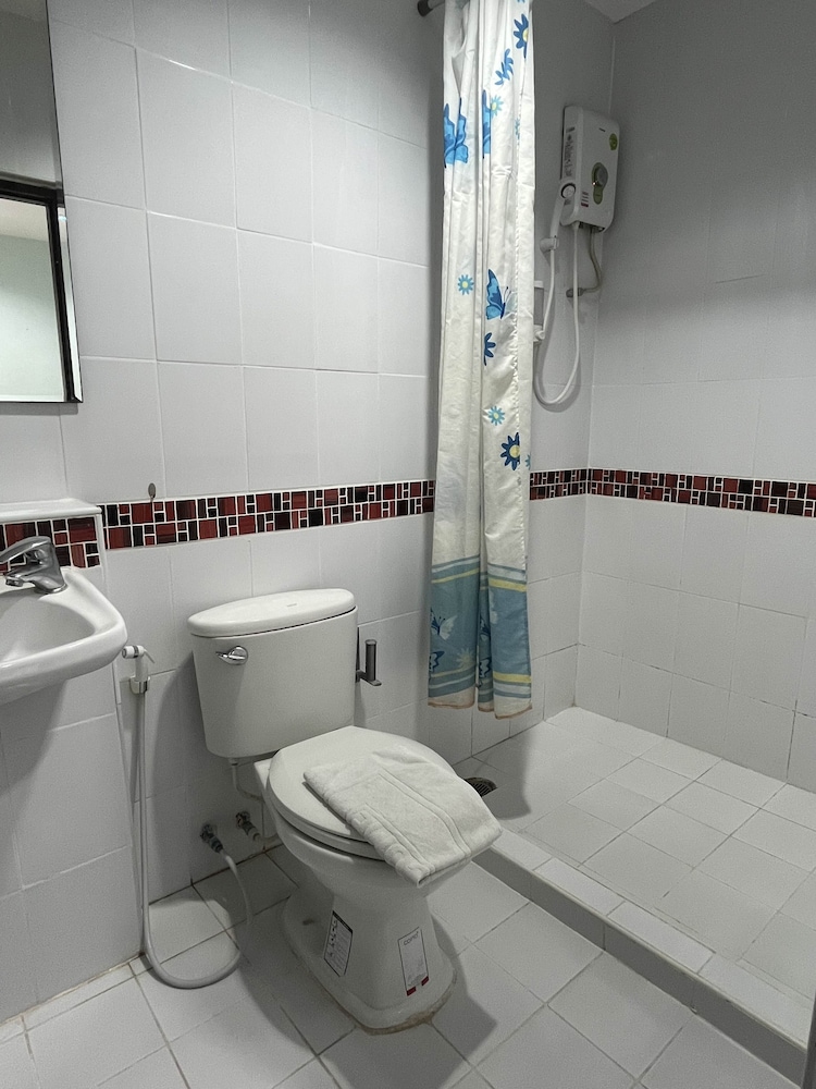 Deluxe Twin Room, 2 Queen Beds, Balcony, City View photo 3