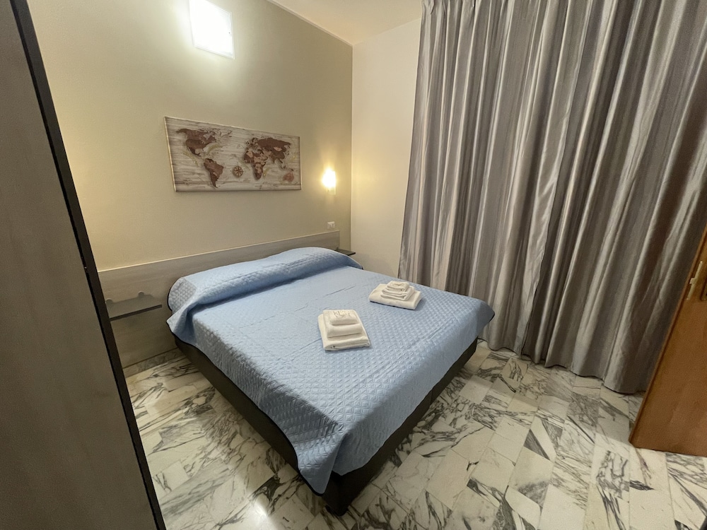Basic Room, 1 Queen Bed, Ensuite, City View photo 1