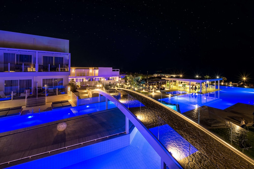 Classic Room, Pool Access (Swim up sharing pool) thumbnail 6