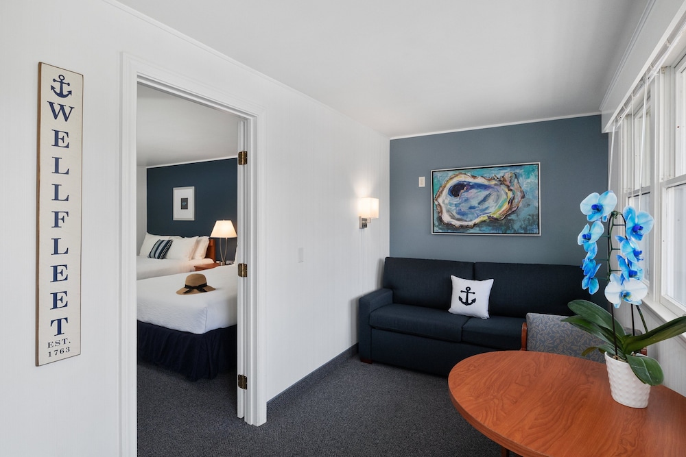 Junior Suite, 1 Bedroom, Refrigerator & Microwave