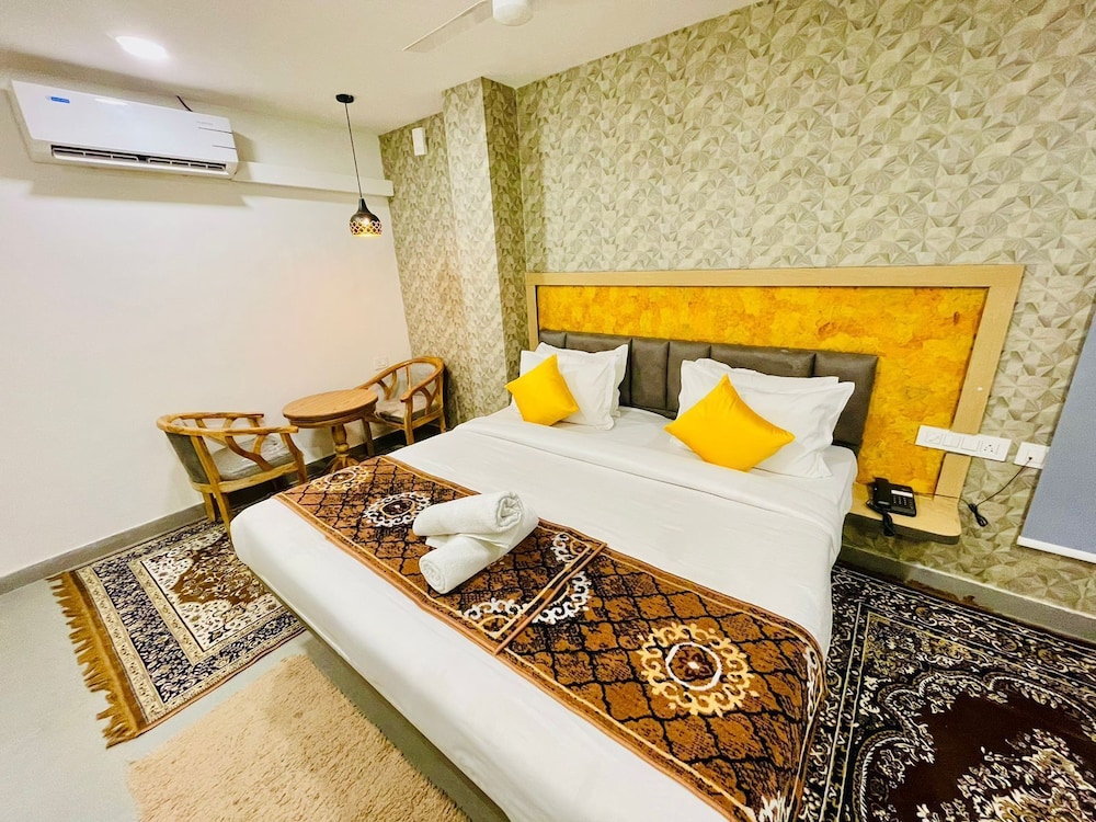 DELUXE ROOM - Photo 9