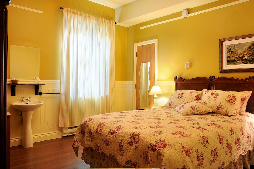 Room, Private Bathroom (Mathilde) photo 1