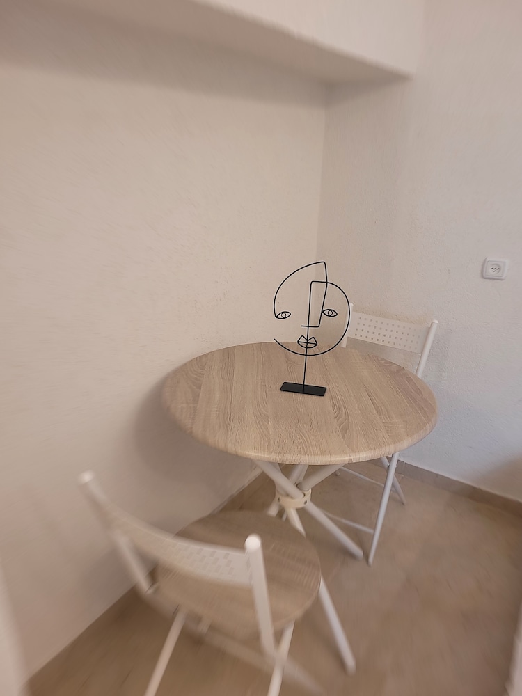 City Studio, 1 Double Bed, Refrigerator & Microwave, Ground Floor photo 2