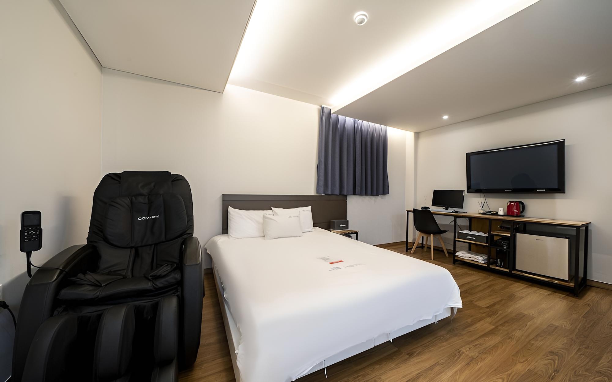 Room (VIP premium (massage chair + PC + bat) photo 3